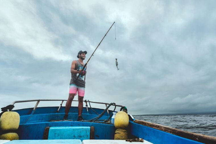 EL PESCADOR DE GALÁPAGOS DEFIENDE LOS RECURSOS Y A SU COMUNIDAD